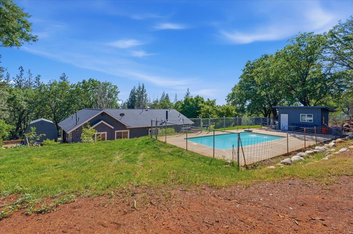 10784 Cole Way Grass Valley, CA 95945 - Photo 35 of 57 a view of a house with backyard and garden
