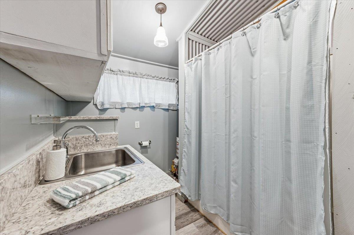 10784 Cole Way Grass Valley, CA 95945 - Photo 45 of 57 Little house bathroom