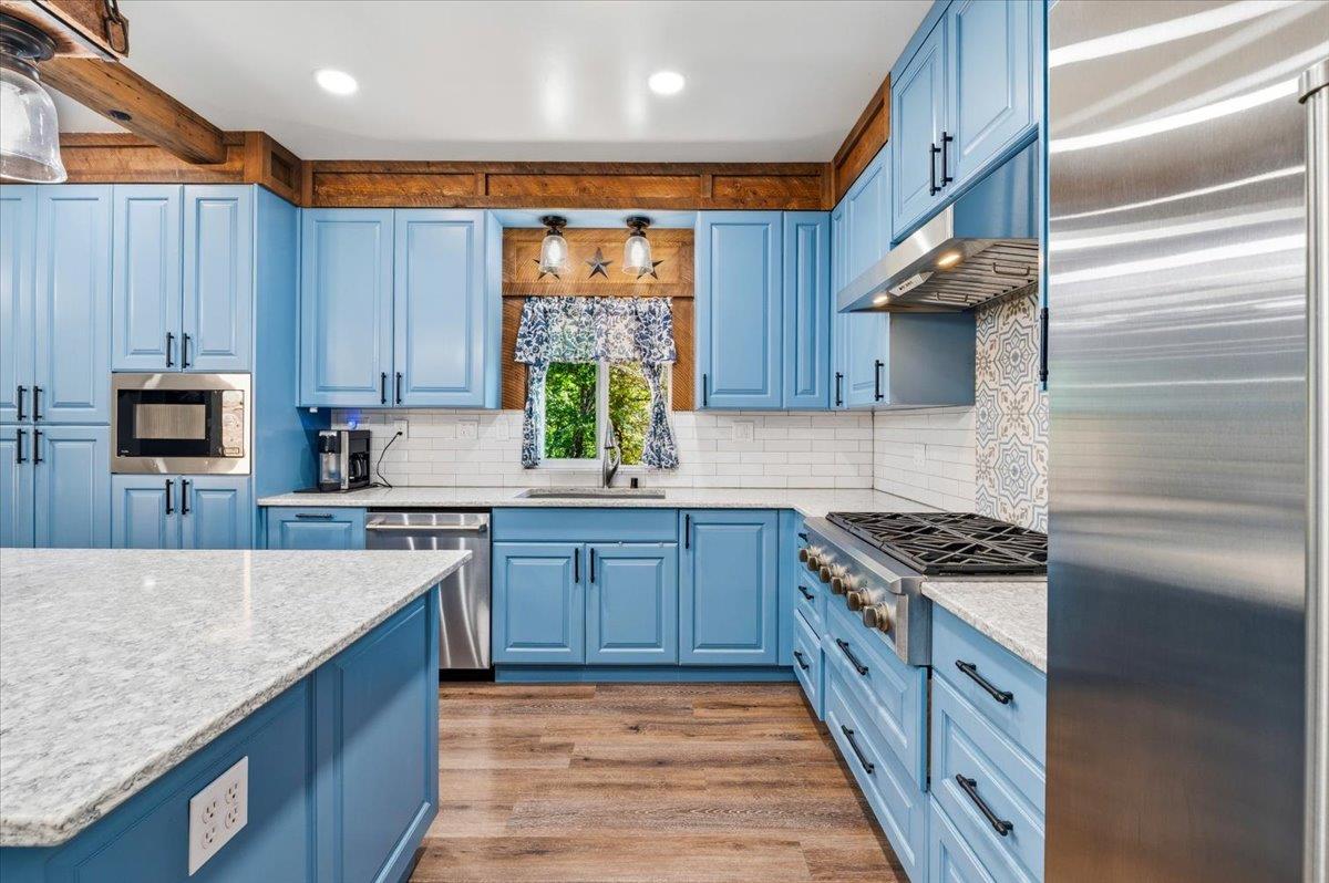 10784 Cole Way Grass Valley, CA 95945 - Photo 5 of 57 a kitchen with stainless steel appliances granite countertop a stove a sink and a refrigerator
