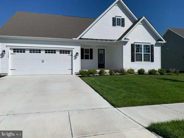 a front view of house with yard