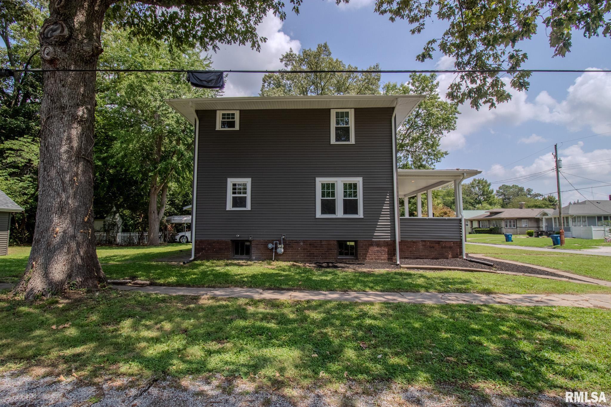 411 West Reed Street Benton, IL 62812 - Photo 4 of 46