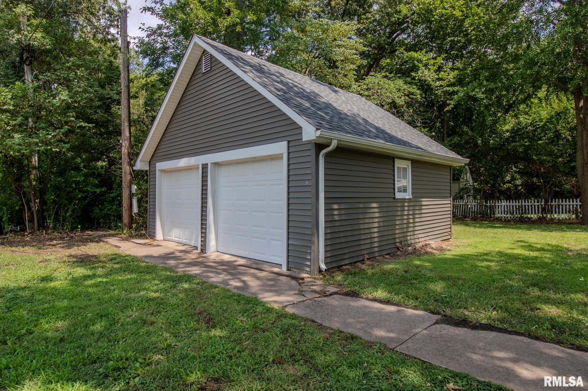 411 West Reed Street Benton, IL 62812 - Photo 8 of 46