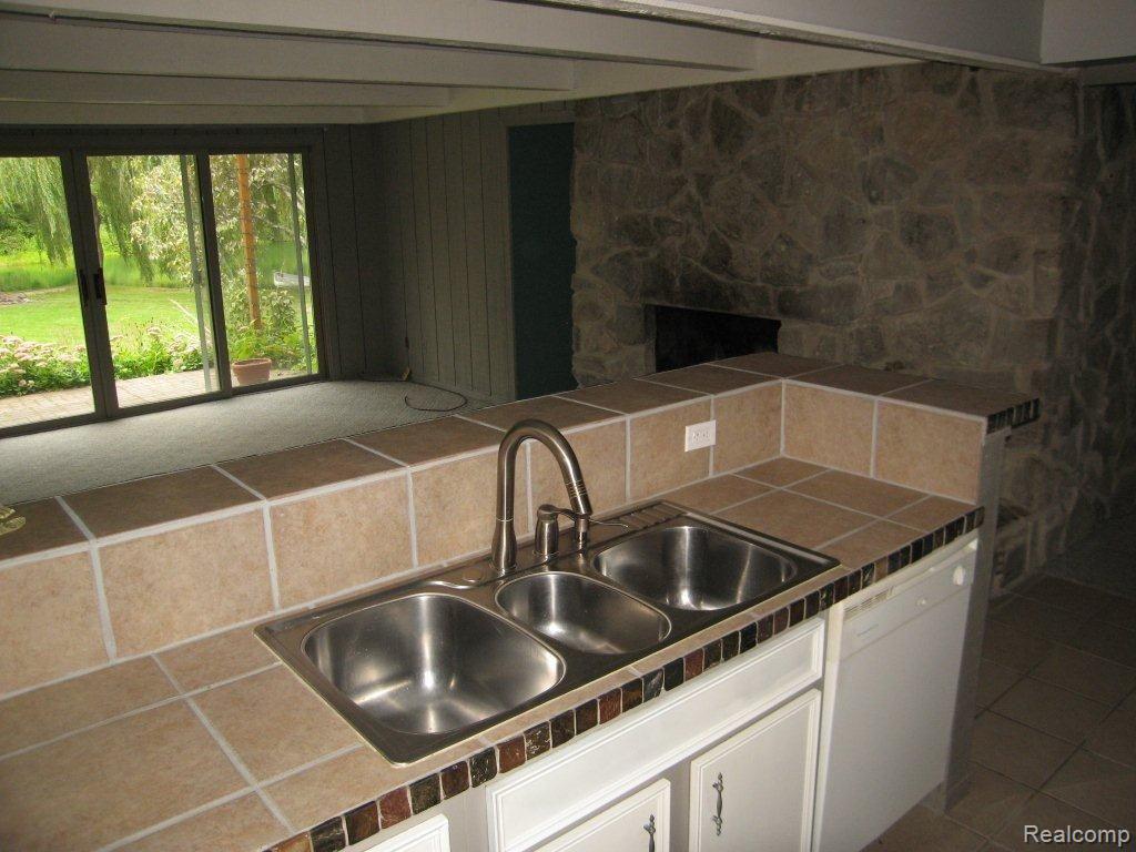 1573 Rulane Drive Lapeer, MI 48446 - Photo 4 of 21 IMG_6634 - Copy