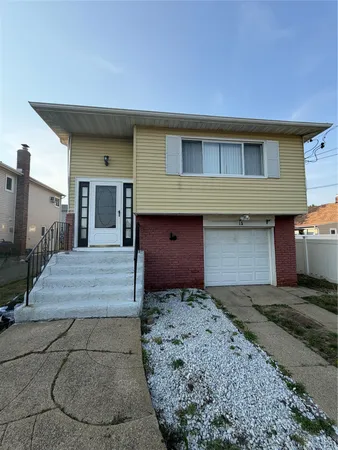$3,700 | 15 Major Road, Unit UPPR, Massapequa, NY 11758