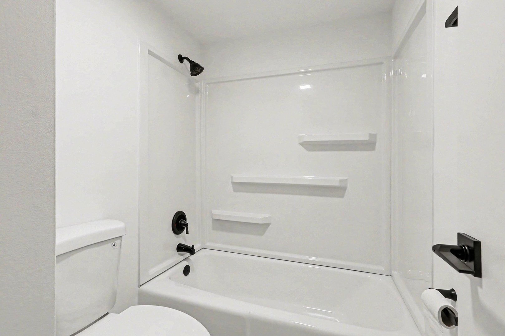 228 East Bailey Road, Unit F Naperville, IL 60565 - Photo 13 of 16 a bathroom with a bathtub and a toilet