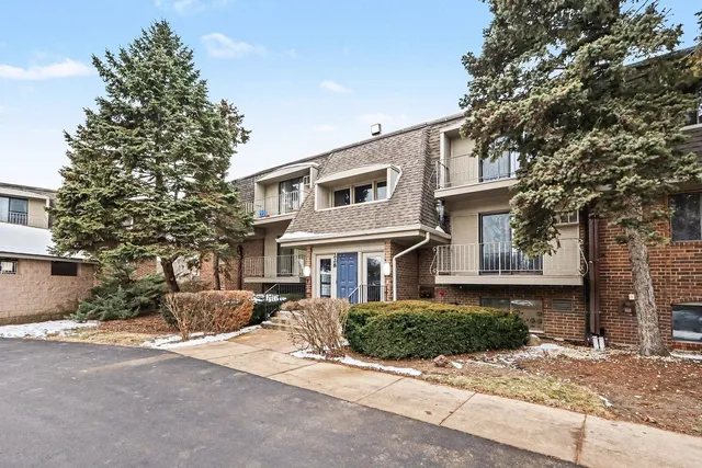 $154,900 | 228 East Bailey Road, Unit F, Naperville, IL 60565