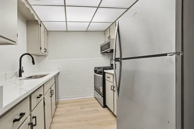 $154,900 | 228 East Bailey Road, Unit F, Naperville, IL 60565