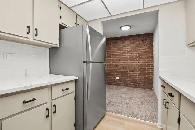 $154,900 | 228 East Bailey Road, Unit F, Naperville, IL 60565