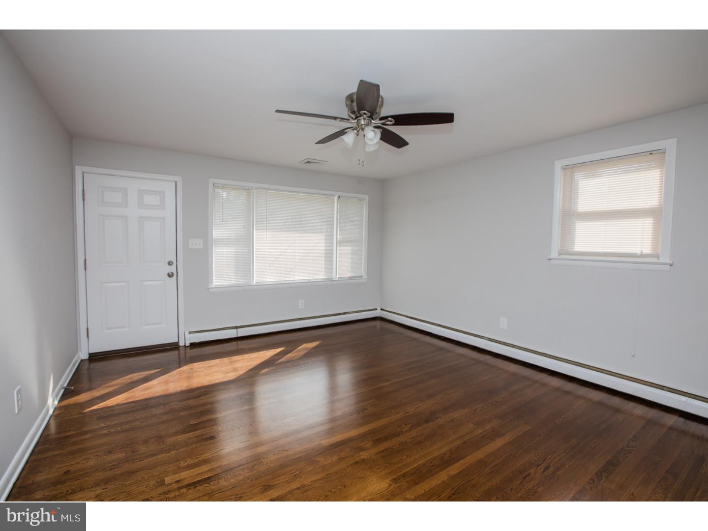 135 Poplar Street Spring City, PA 19475 - Photo 6 of 25 Living Room