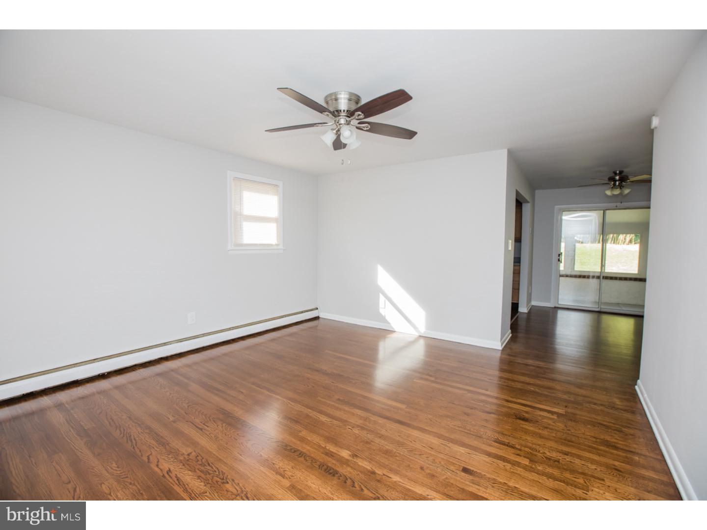 135 Poplar Street Spring City, PA 19475 - Photo 7 of 25 Living Room