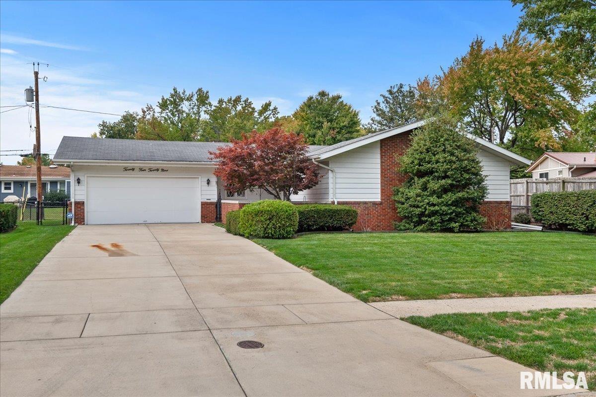 2429 Cahokia Drive Springfield, IL 62702 - Photo 1 of 38