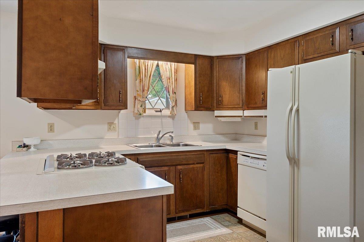 2429 Cahokia Drive Springfield, IL 62702 - Photo 11 of 38