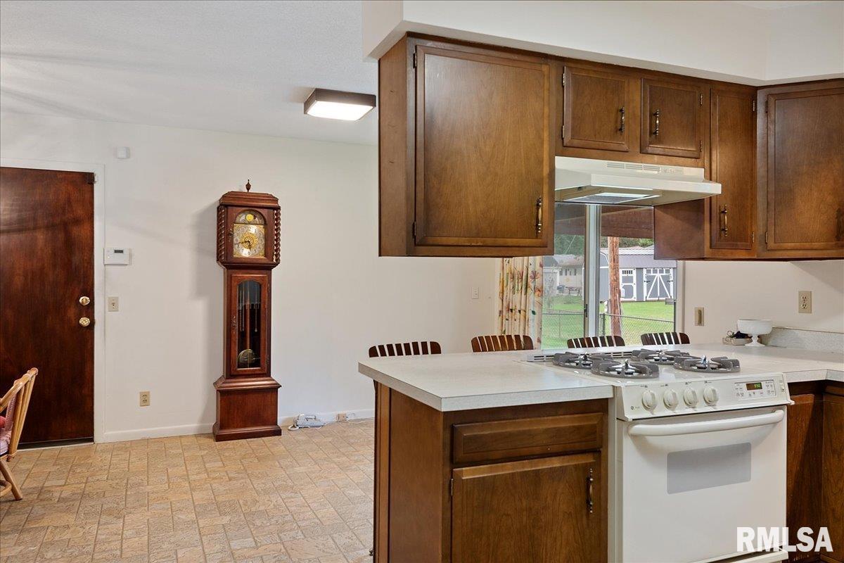 2429 Cahokia Drive Springfield, IL 62702 - Photo 12 of 38