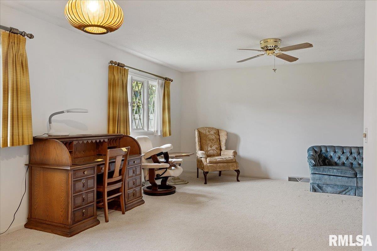 2429 Cahokia Drive Springfield, IL 62702 - Photo 15 of 38