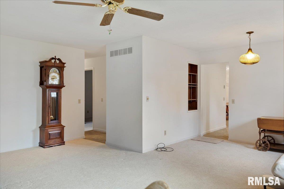 2429 Cahokia Drive Springfield, IL 62702 - Photo 17 of 38