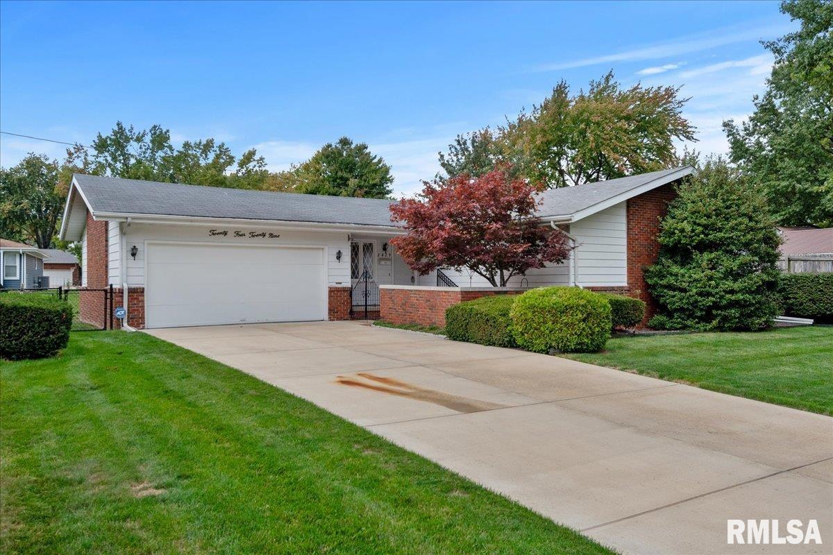 2429 Cahokia Drive Springfield, IL 62702 - Photo 2 of 38