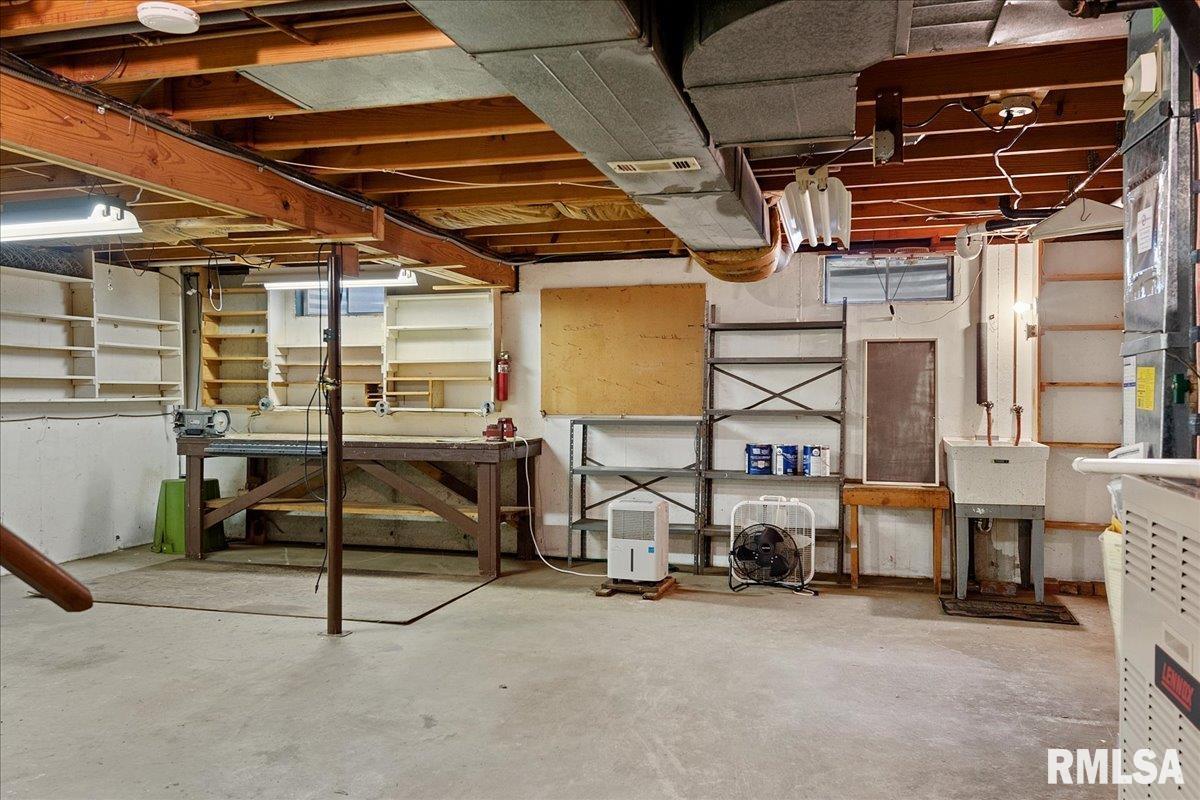 2429 Cahokia Drive Springfield, IL 62702 - Photo 30 of 38