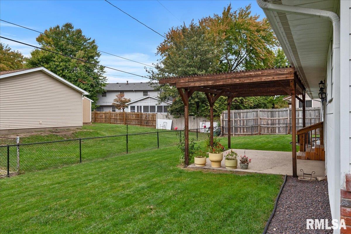 2429 Cahokia Drive Springfield, IL 62702 - Photo 34 of 38