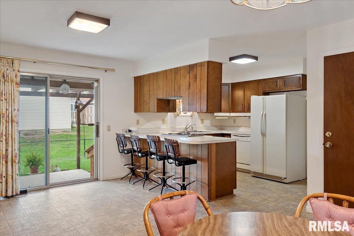 2429 Cahokia Drive Springfield, IL 62702 - Photo 7 of 38