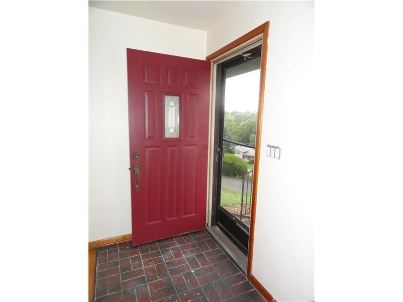 162 Broadbent Road Sewickley, PA 15143 - Photo 14 of 20 Entry/Foyer.