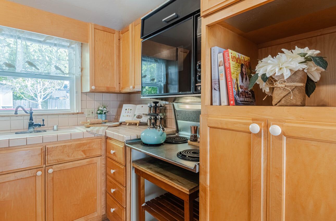 516 8th Street Pacific Grove, CA 93950 - Photo 11 of 34