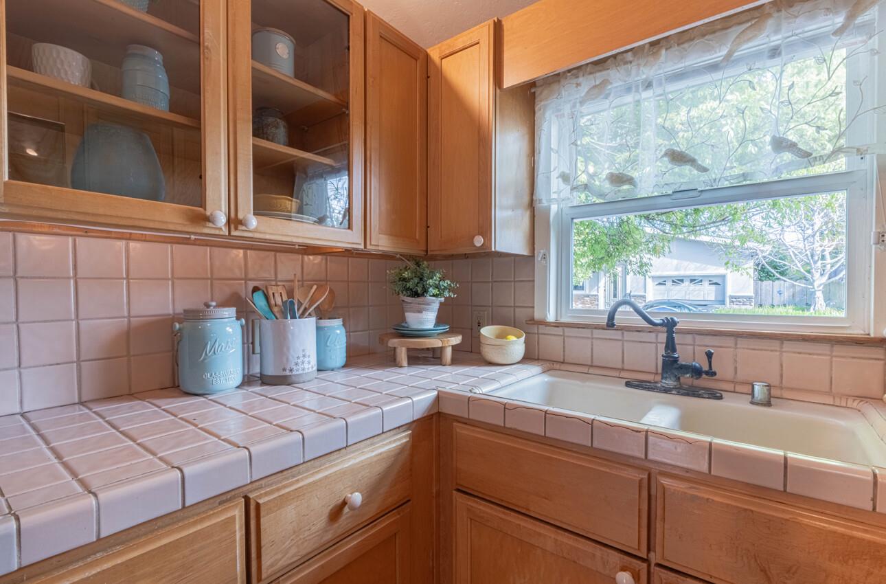 516 8th Street Pacific Grove, CA 93950 - Photo 12 of 34