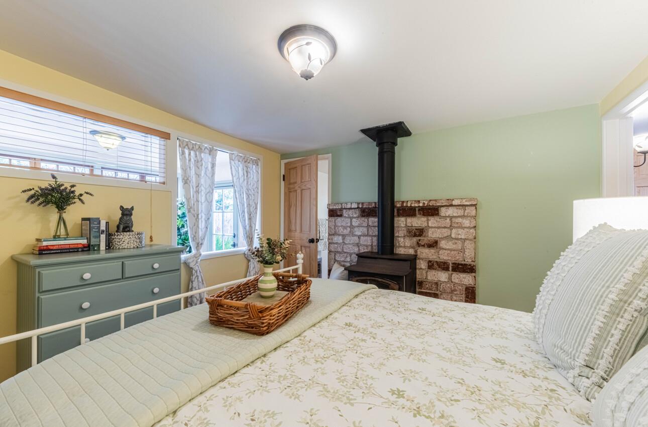516 8th Street Pacific Grove, CA 93950 - Photo 21 of 34