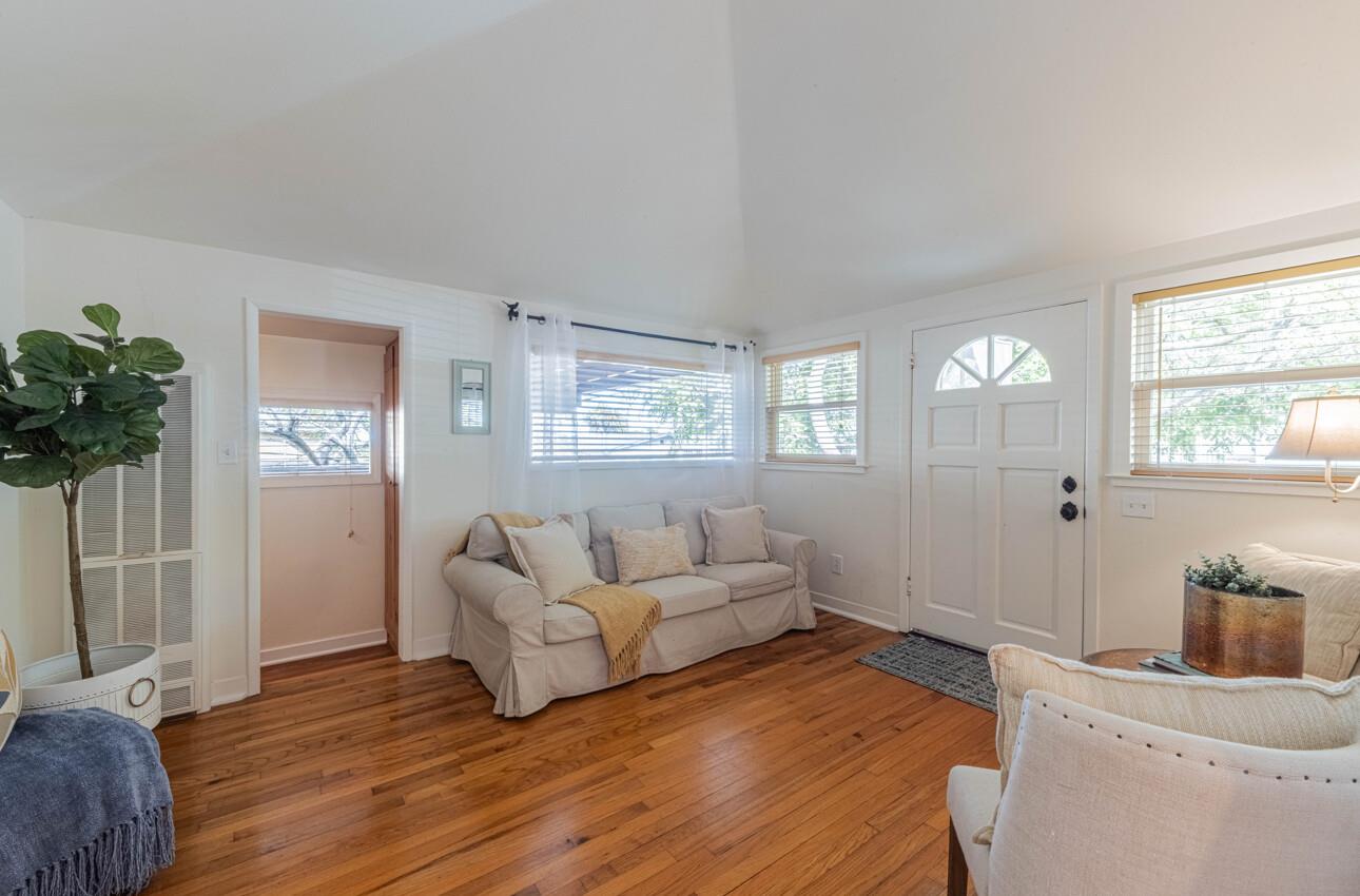 516 8th Street Pacific Grove, CA 93950 - Photo 4 of 34