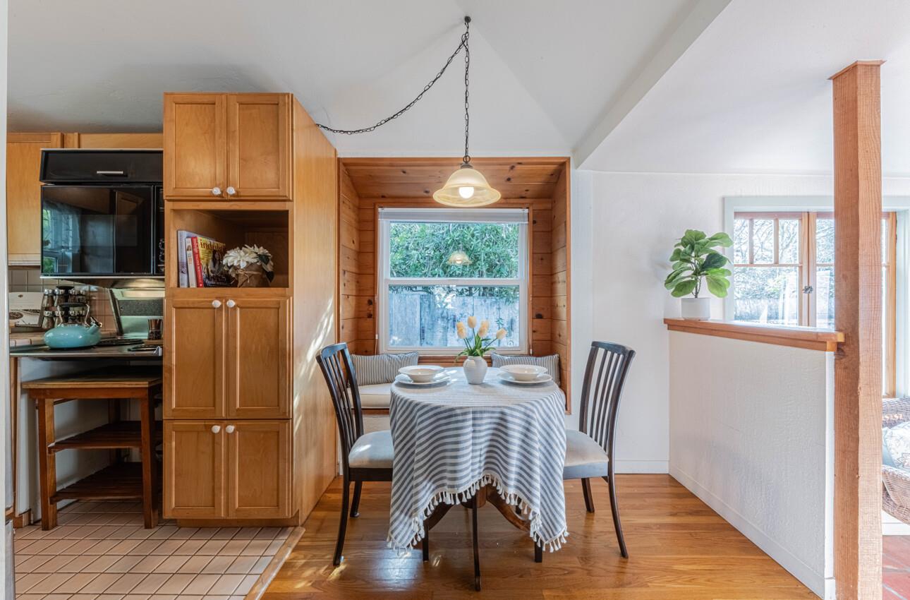 516 8th Street Pacific Grove, CA 93950 - Photo 7 of 34
