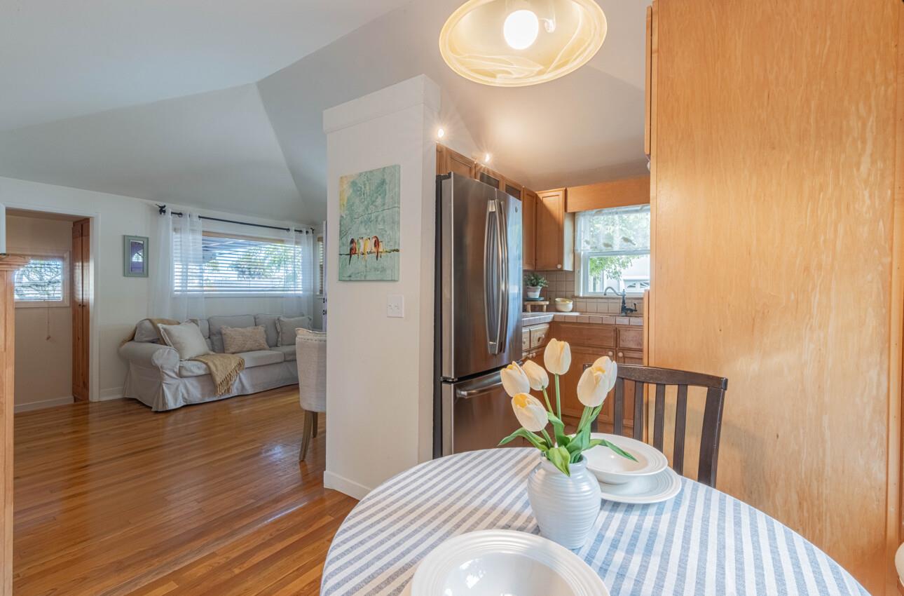 516 8th Street Pacific Grove, CA 93950 - Photo 8 of 34