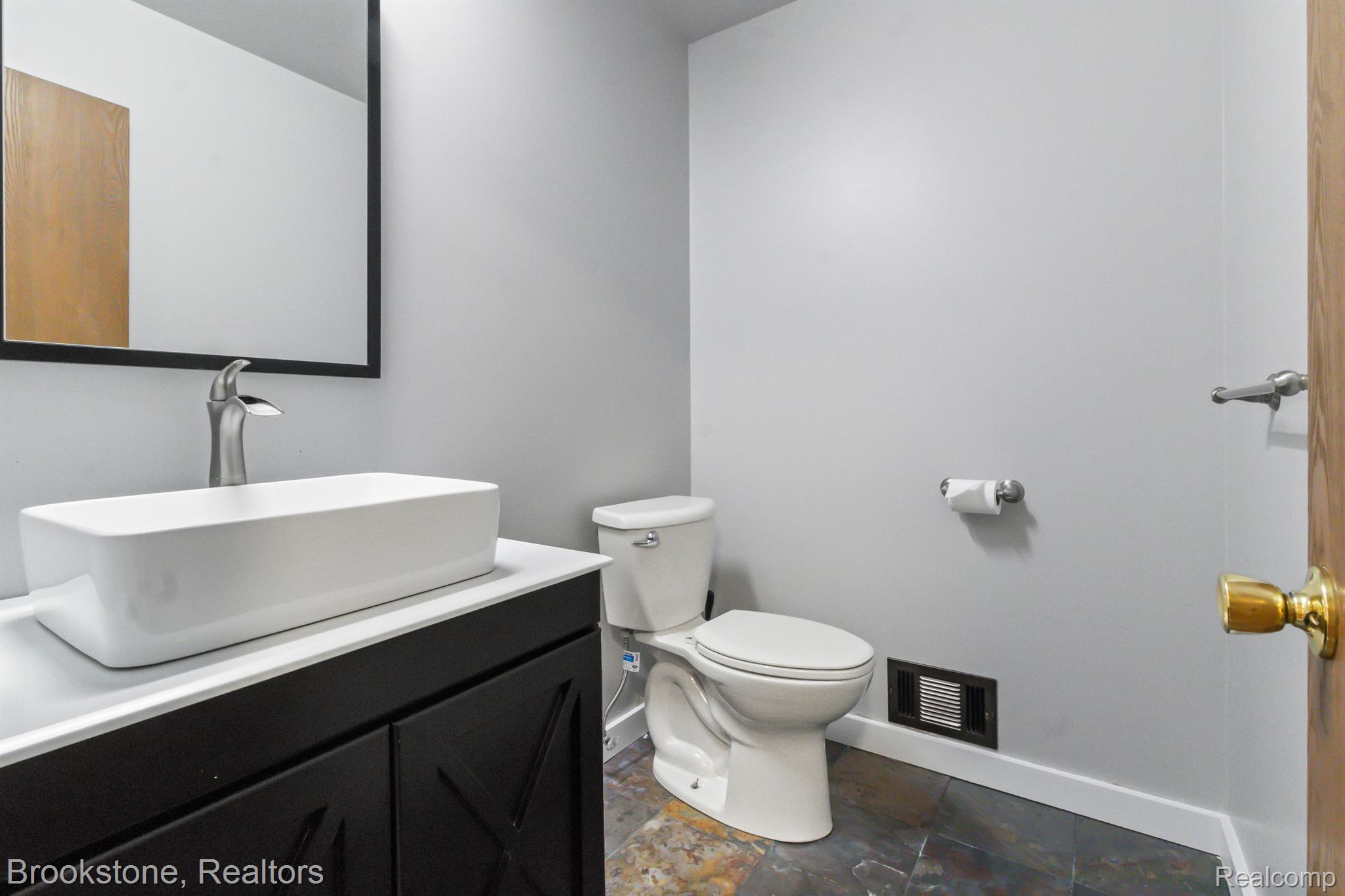 1810 Reis Court Rochester, MI 48309 - Photo 6 of 51 Gallery Image 6