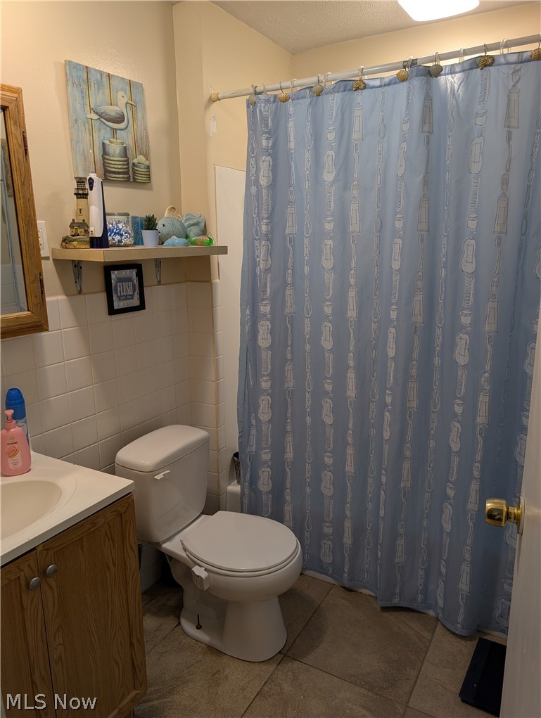 3558 Bosworth Road Cleveland, OH 44111 - Photo 23 of 33 Upstairs unit Bathroom