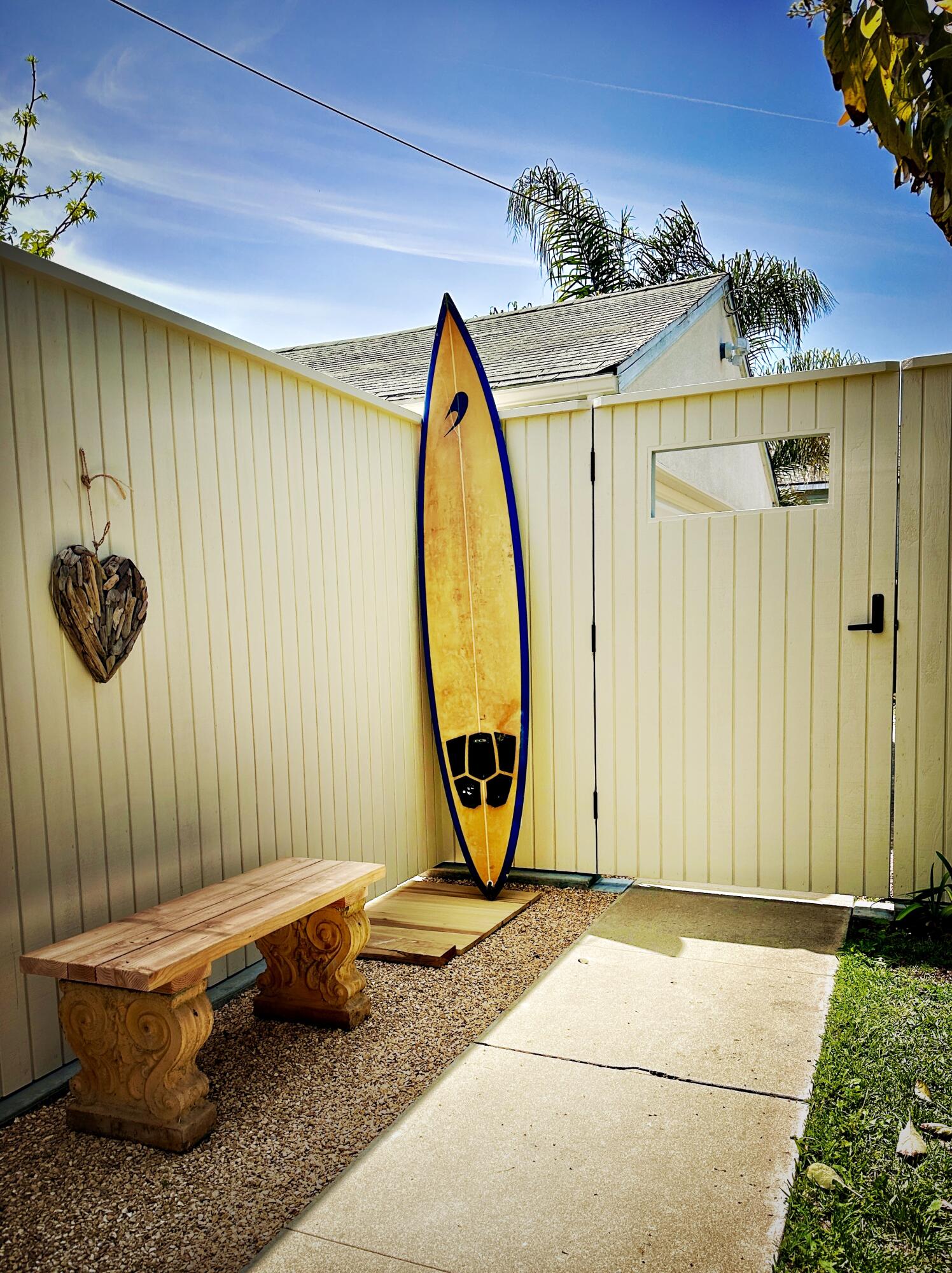 2227 Cliff Drive Santa Barbara, CA 93109 - Photo 21 of 26 a view of a interior in the house