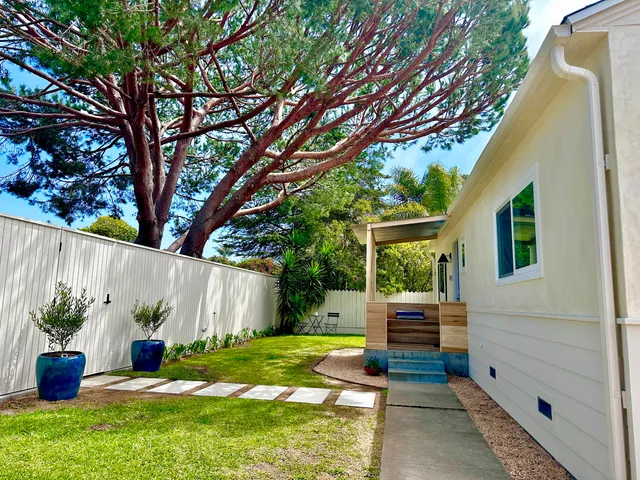 a view of a house with backyard and sitting area