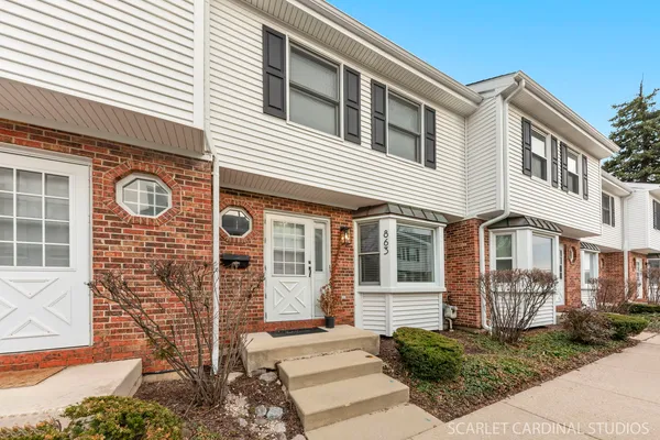 $2,800 | 863 College Avenue, Wheaton, IL 60187