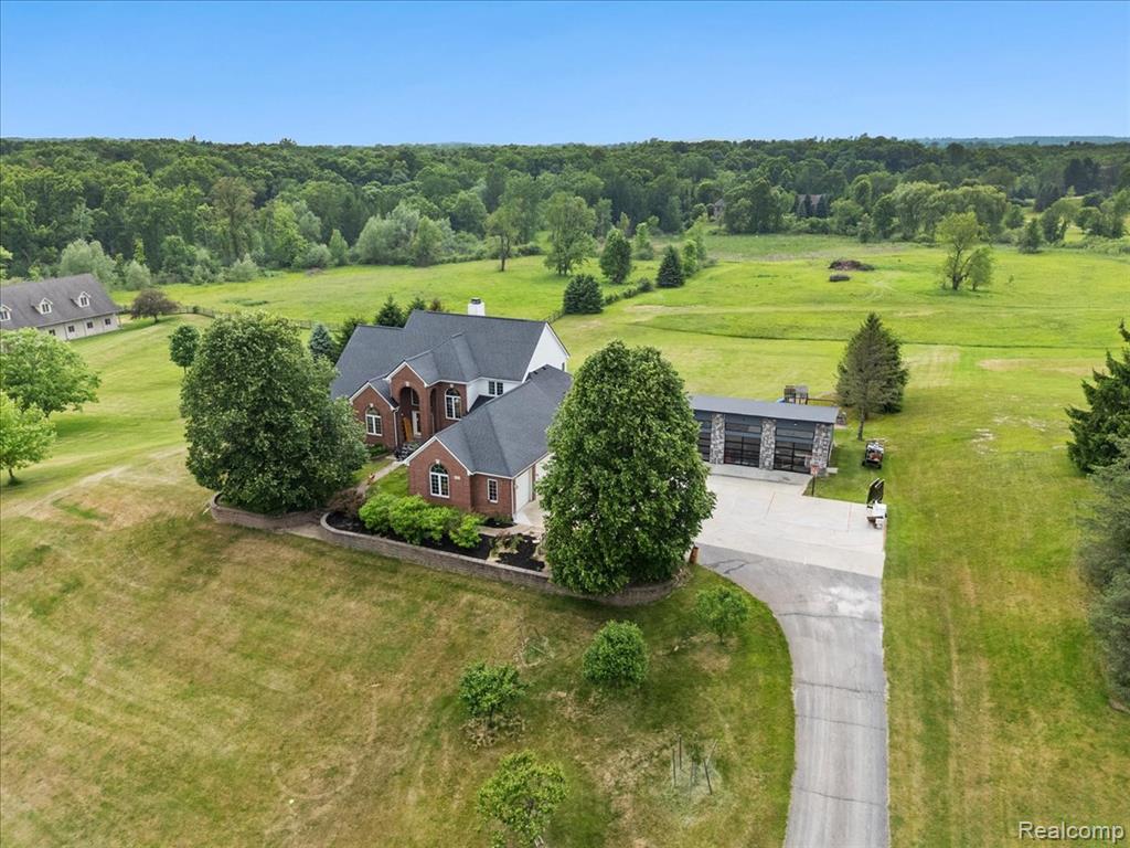2160 West Buell Road Oakland, MI 48363 - Photo 2 of 49