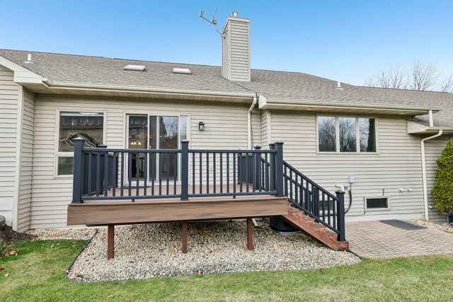 $425,000 | 213 Fairview Circle, Unit 50, Waunakee, WI 53597