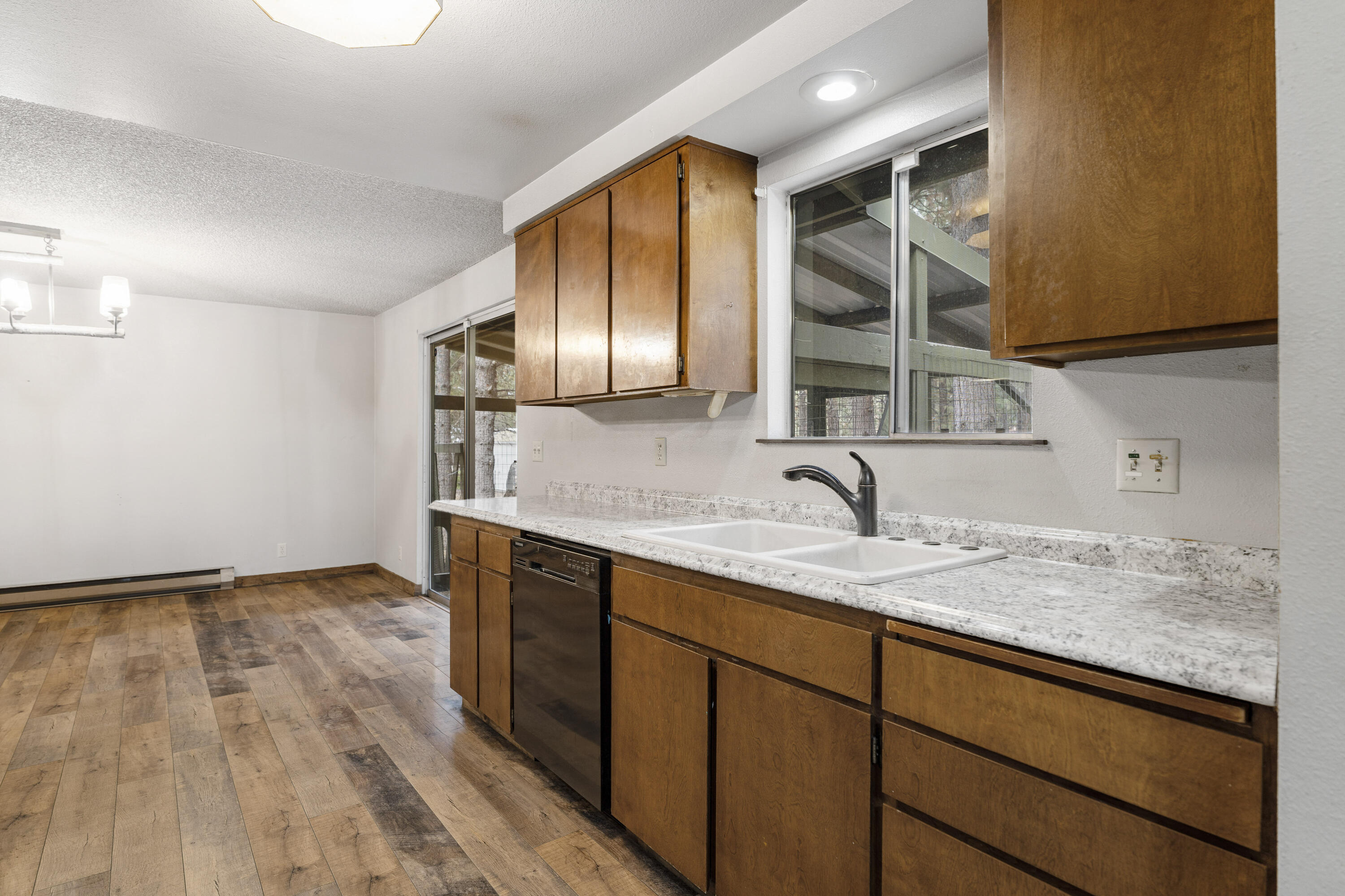 15969 Green Forest Road La Pine, OR 97739 - Photo 8 of 26 Kitchen