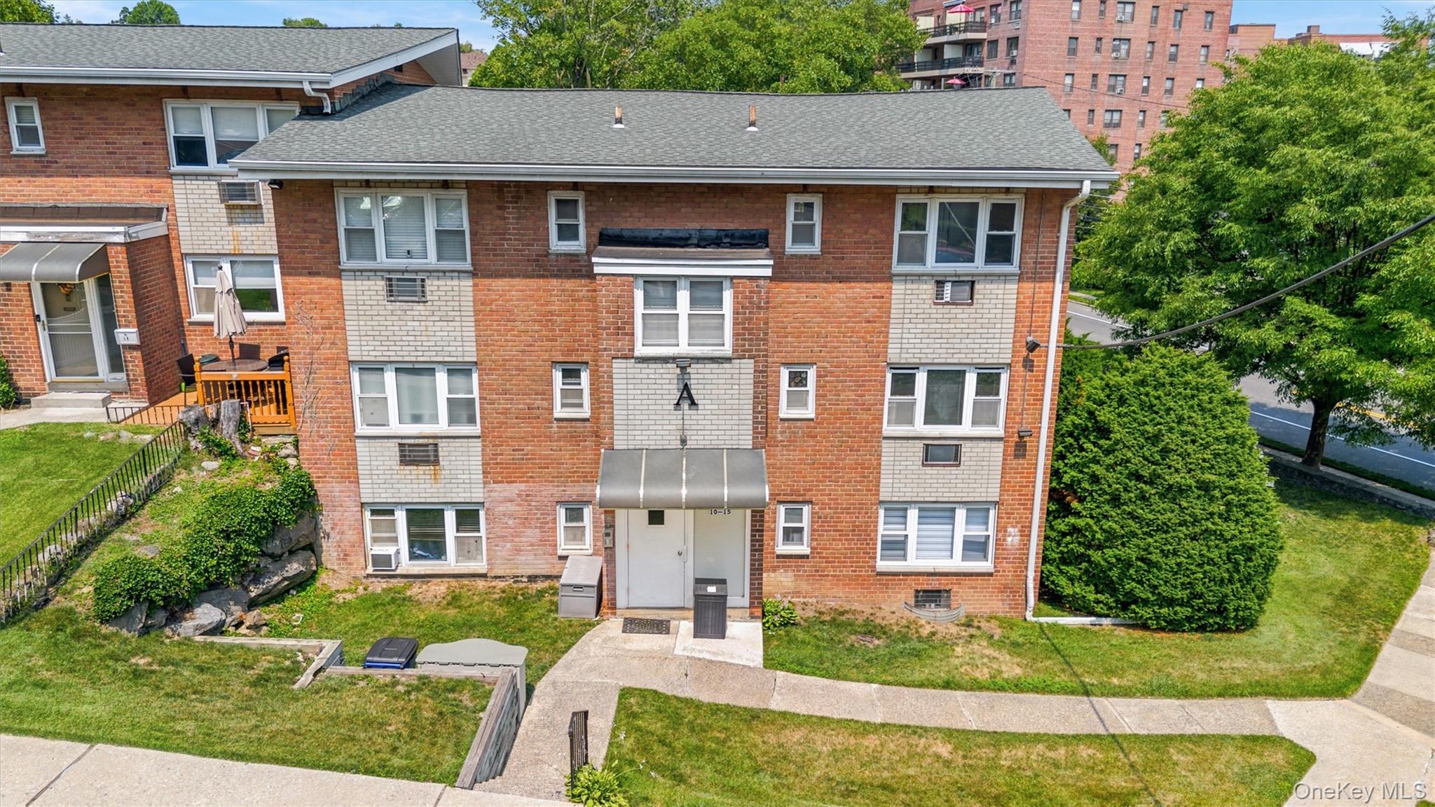 665 Pelham Road, Unit A15 New Rochelle, NY 10805 - Photo 2 of 33 Gallery Image 2