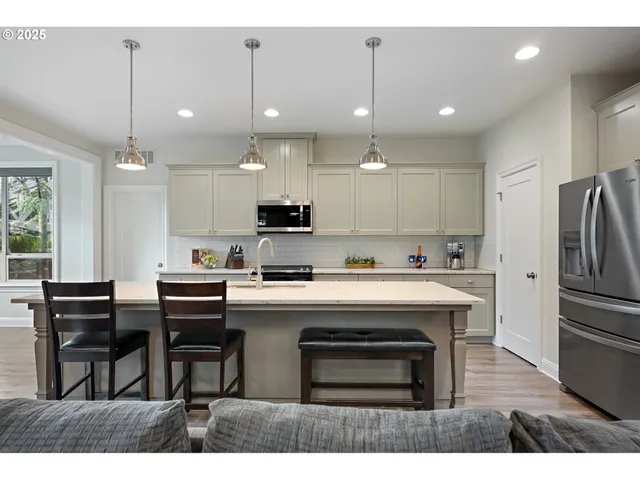 $700,000 | 19360 Pelican Lake Place, Oregon City, OR 97045