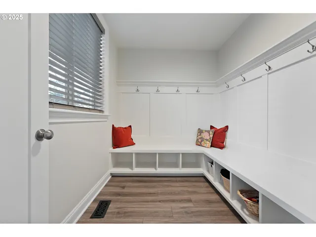 $700,000 | 19360 Pelican Lake Place, Oregon City, OR 97045