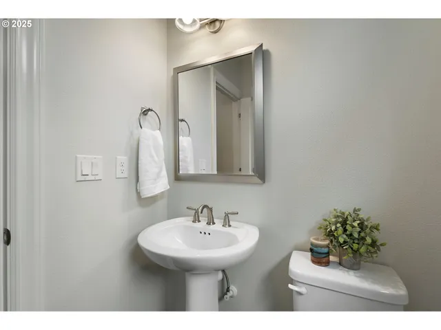 $700,000 | 19360 Pelican Lake Place, Oregon City, OR 97045