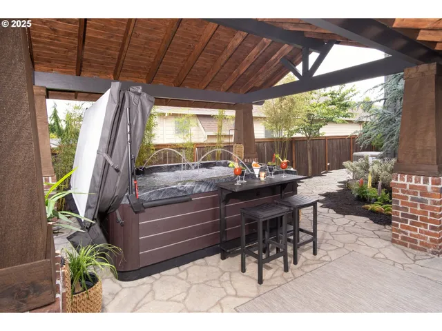 $700,000 | 19360 Pelican Lake Place, Oregon City, OR 97045