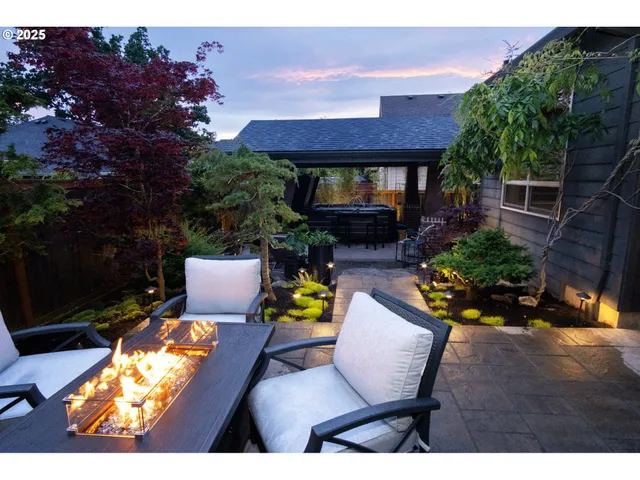 $700,000 | 19360 Pelican Lake Place, Oregon City, OR 97045