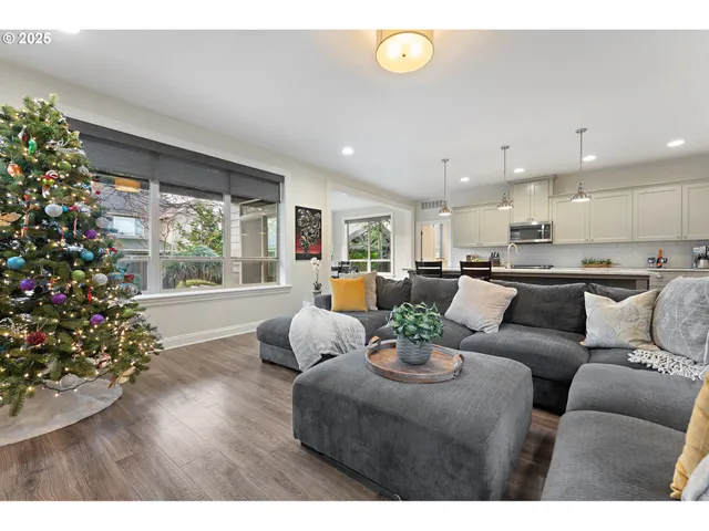 $700,000 | 19360 Pelican Lake Place, Oregon City, OR 97045