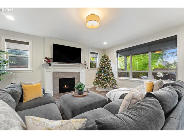 $700,000 | 19360 Pelican Lake Place, Oregon City, OR 97045