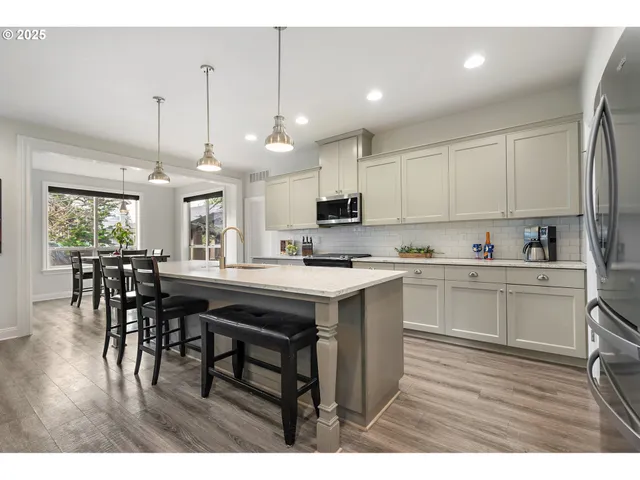 $700,000 | 19360 Pelican Lake Place, Oregon City, OR 97045