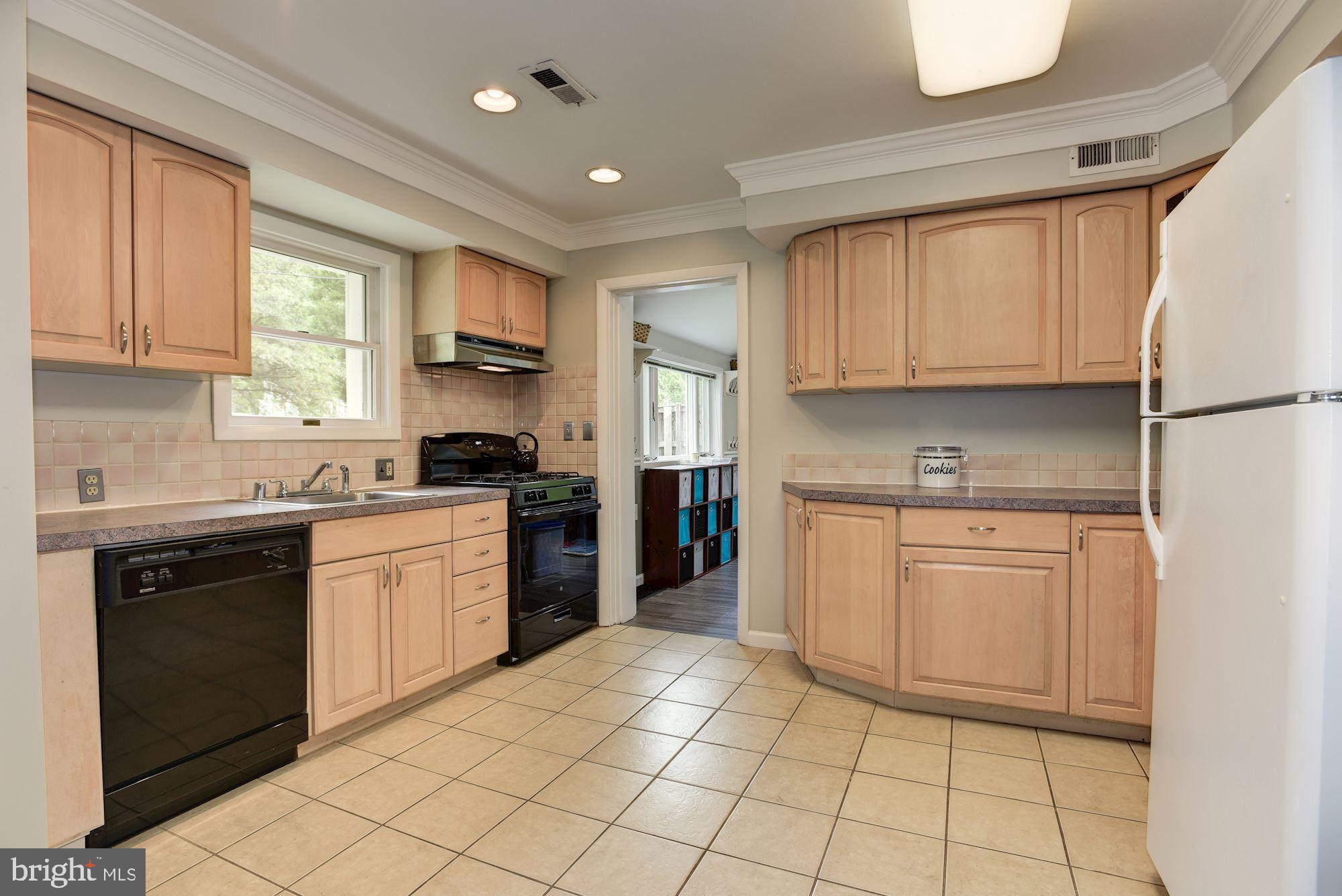 12105 Judson Road Silver Spring, MD 20902 - Photo 6 of 31 Kitchen