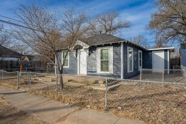 $950 | 3010 Southwest 9th Avenue, Amarillo, TX 79106