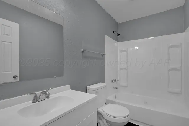 $950 | 3010 Southwest 9th Avenue, Amarillo, TX 79106